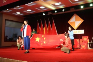 武安政協(xié)副主席郝偉帶領(lǐng)武安社區(qū)演唱團(tuán)到新金集團(tuán)演出